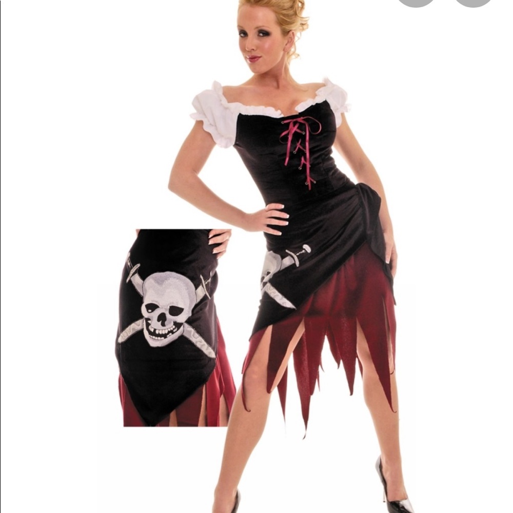 Woman’s pirate costume 🎃 🏴‍☠️